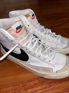 Nike White and Black Men’s High-Top Sneakers size 8.5